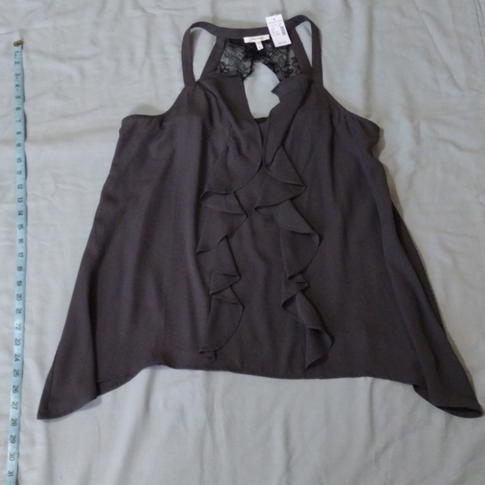 Gray flutter front tank